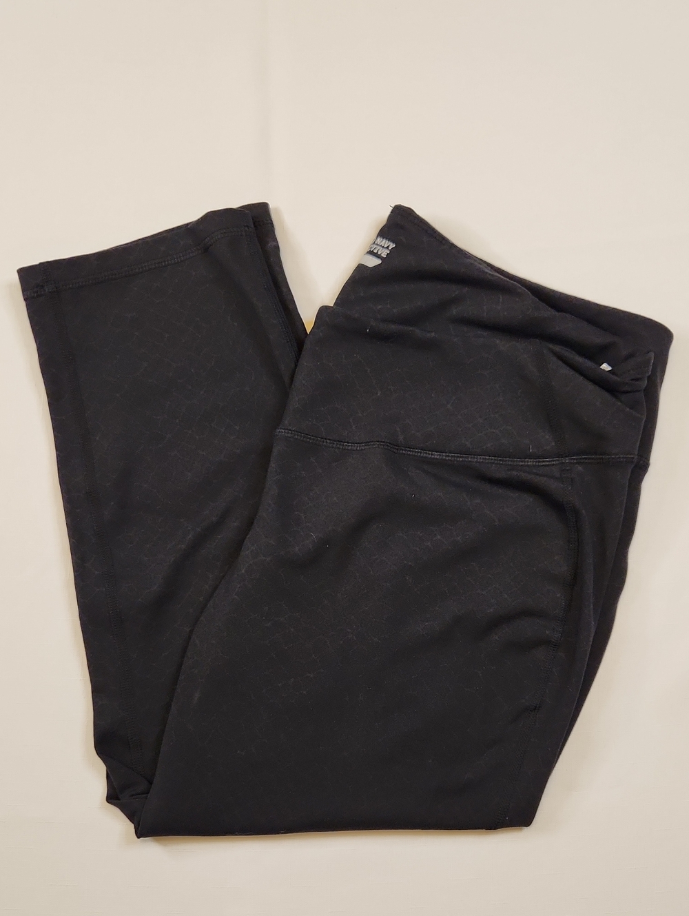 Old Navy Go-Dry Workout Capri Pants XL Tonal Black Print